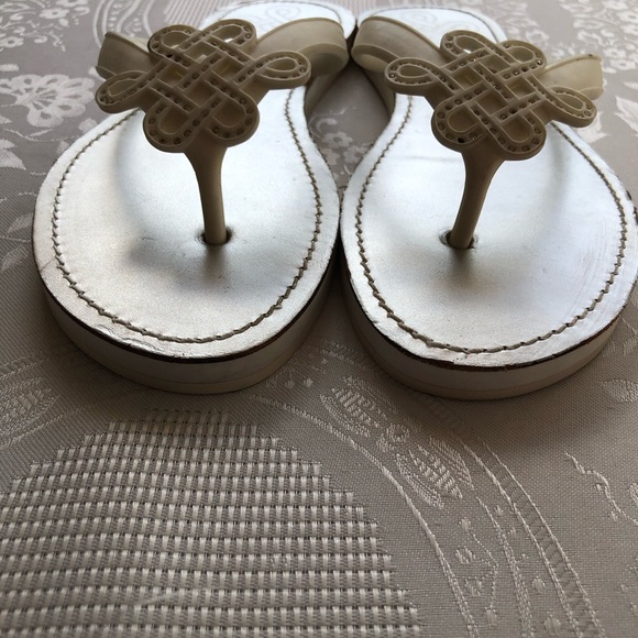 DVF Diane Von Furstenberg White Flip-Flop Sandals Women’s Size 7 Slip-On Shoes - Picture 15 of 16